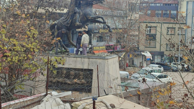 Gebze Mimarlar Odası’ndan Atatürk Heykeli Açıklaması: “Kent Meydanına Yeniden Konulmalı”