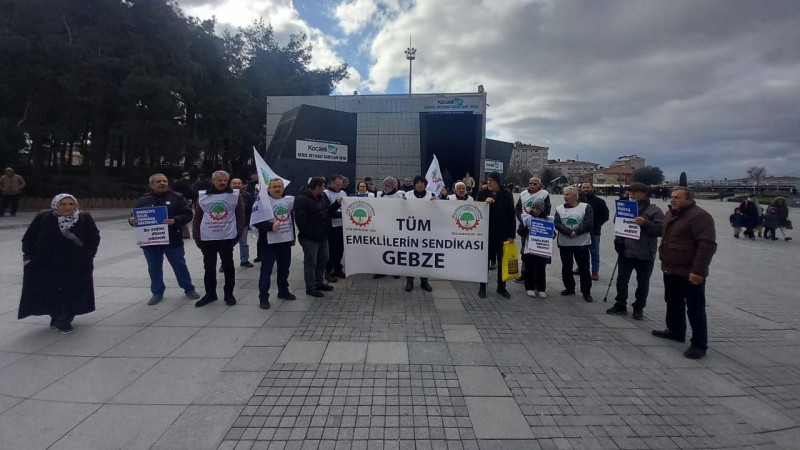Emekliler alana indi çağrı yaptı: “Geçinemiyoruz, sesimizi duyun!”