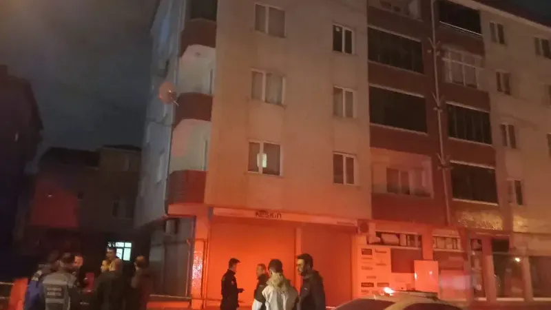 Büyükgöz'ün Sağlama Aldığı Gebze’de Yol Çöktü: Bina Mühürlendi!