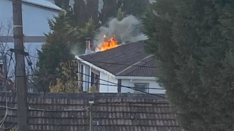 Dilovası’nda Çatı Yangını Korkuttu!